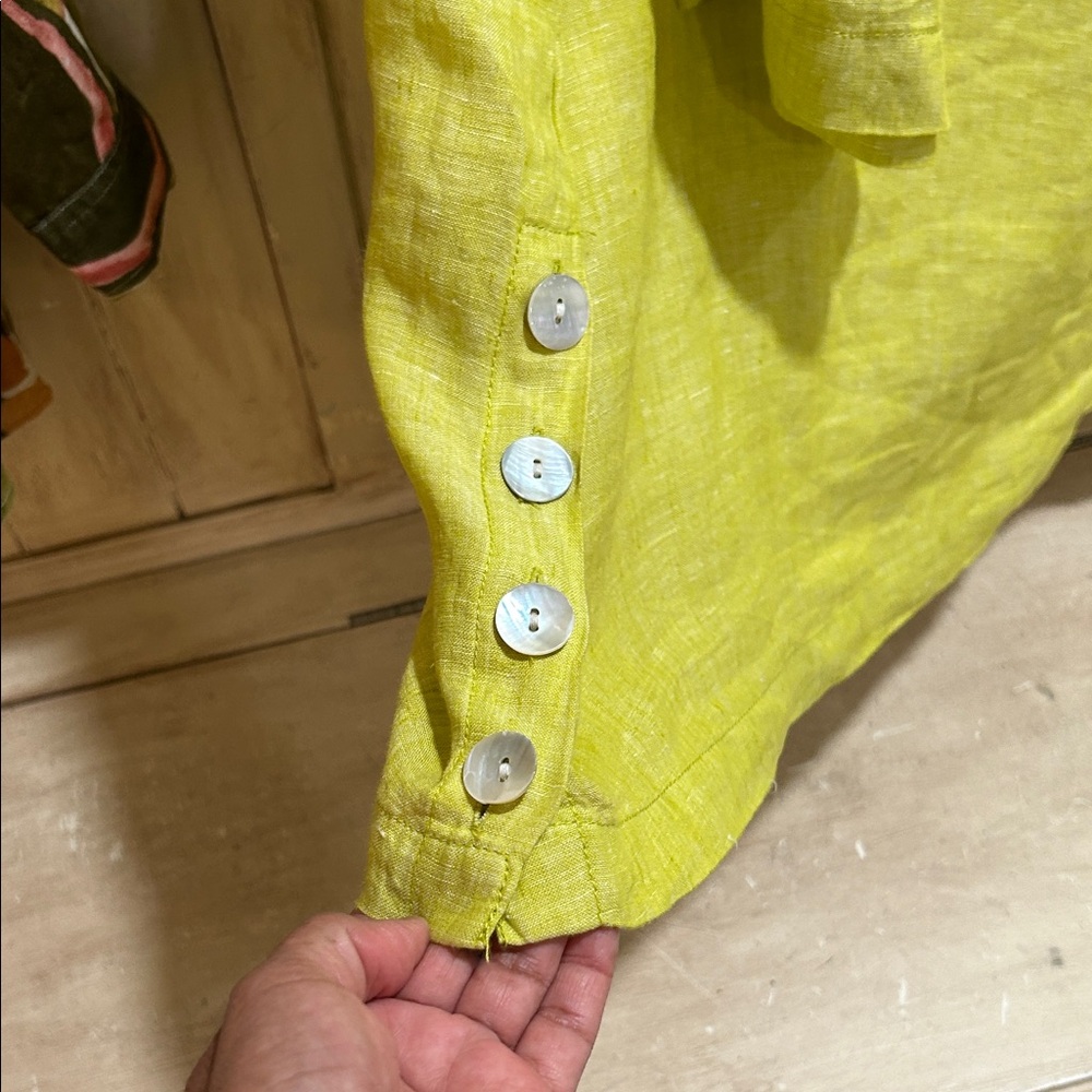 Tahari-Chartreuse and Multicolor Leaf Print Ladies 100 % Linen Shirts - Picture 11 of 12
